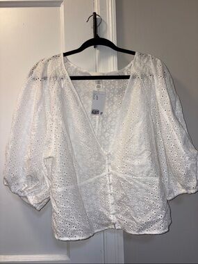H&M White Eyelet V-Neck Buttoned Blouse